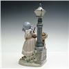 Image 2 : Lladro Porcelain Figurine, Fall Clean Up 1005286