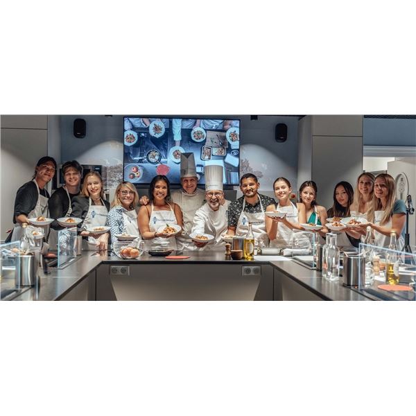 Enjoy Le Cordon Bleu and a 5 - night stay for 2 at a 4 - star hotel in Paris, France. Bon Appétit!