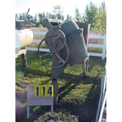MIXER W/WISCONSIN ENGINE