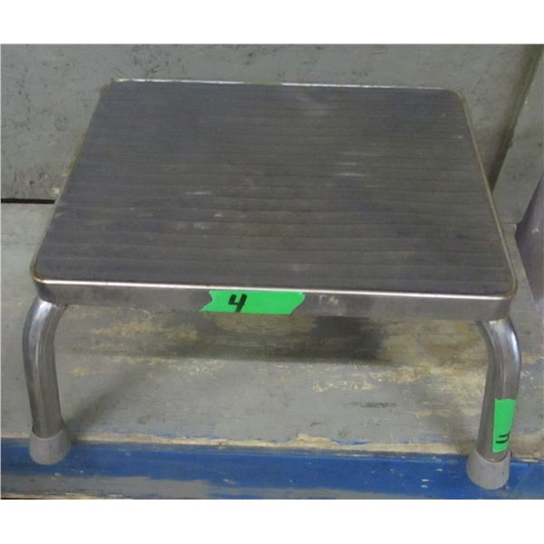ESTATE:  STEP STOOL