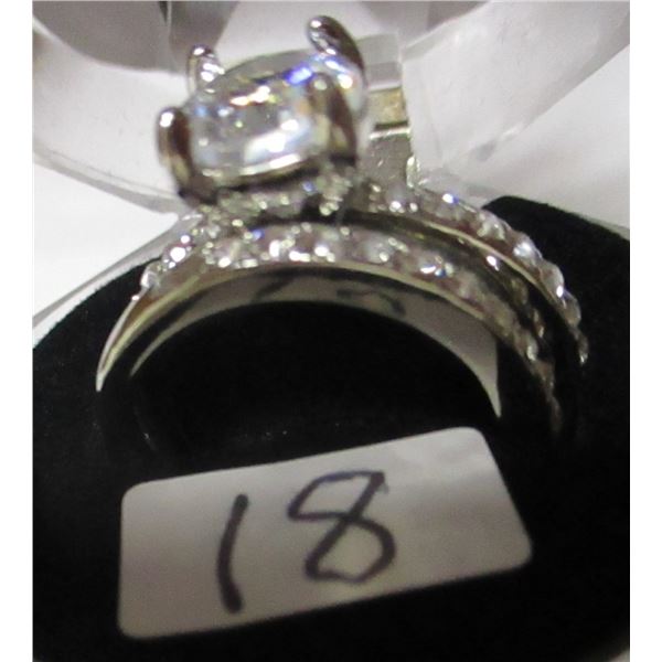 SILVERTONE ENGAGEMENT & WEDDING RING SET C/W ASSORTED STONES (SIZE 6.5)