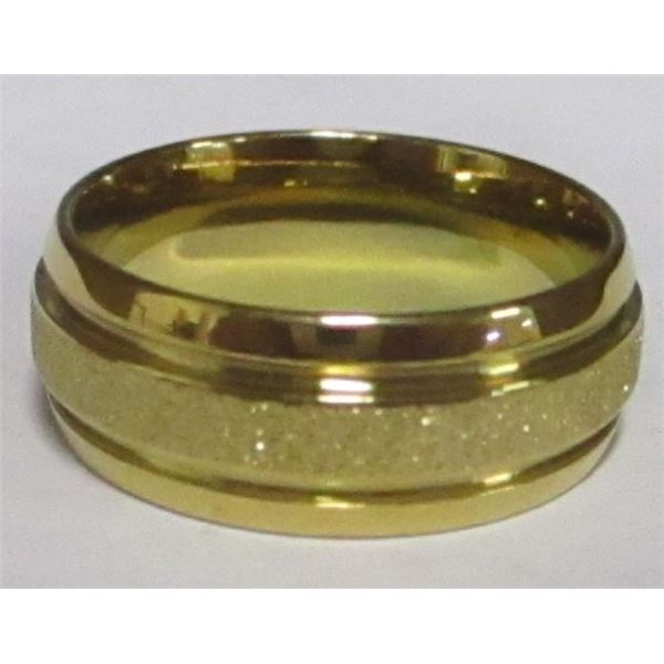 GOLDTONE WEDDING BAND RING (SIZE 7.75)