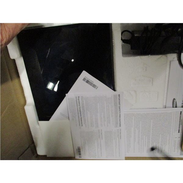 24" COMPUTER MONITOR