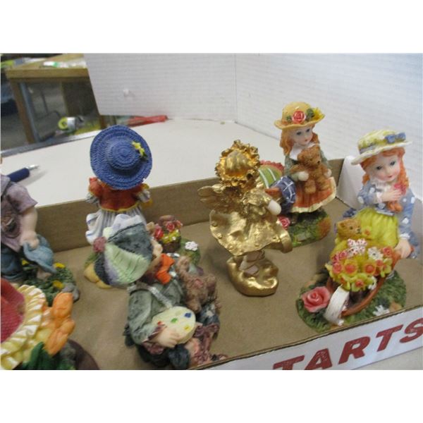 ESTATE:  TRAY C/W 7 SMALL ORNAMENTS