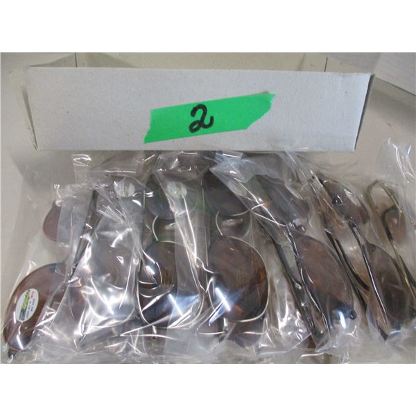 ESTATE:  TRAY C/W APPROX. 10 SUNGLASSES