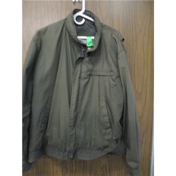 MEN'S HENLEY WIND BREAKER (SIZE LARGE)