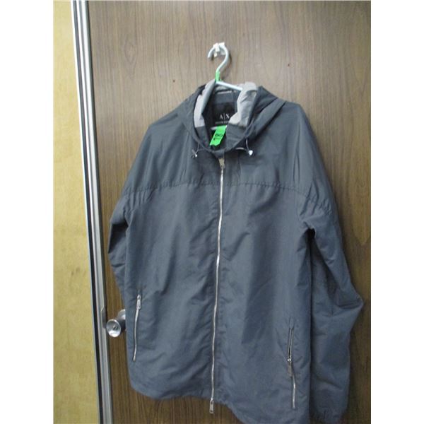 MEN'S A/X EIND BREAKER (SIZE LARGE)