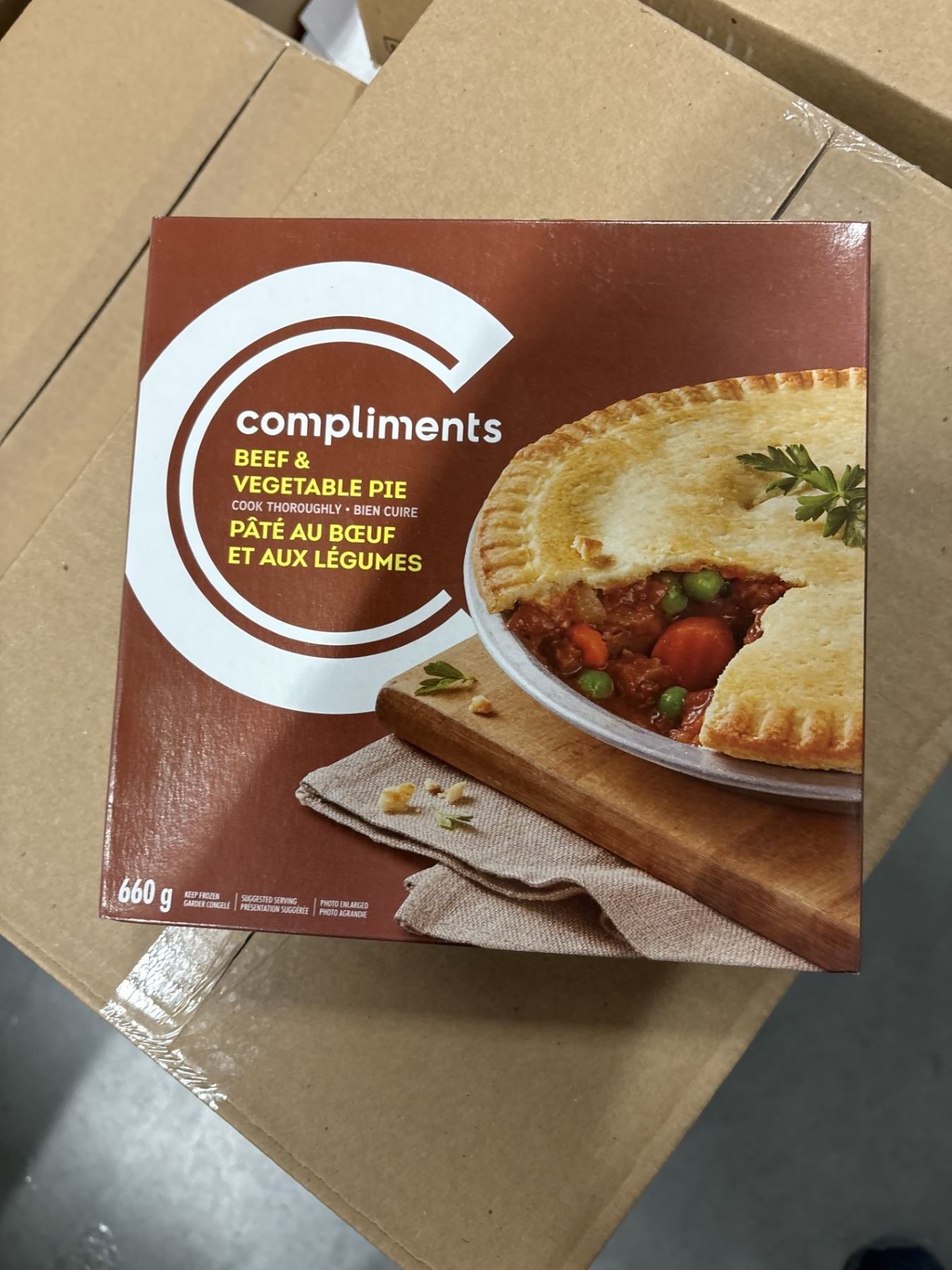 FROZEN: COMPLIMENTS BEEF & VEGETABLE PIE (660G)