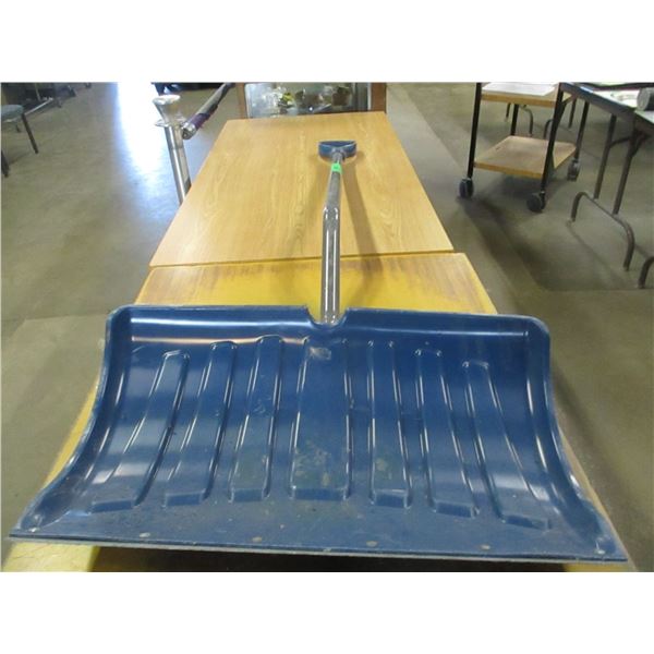 ESTATE:  PUSH SNOW SHOVELS WITH BENT HANDLE