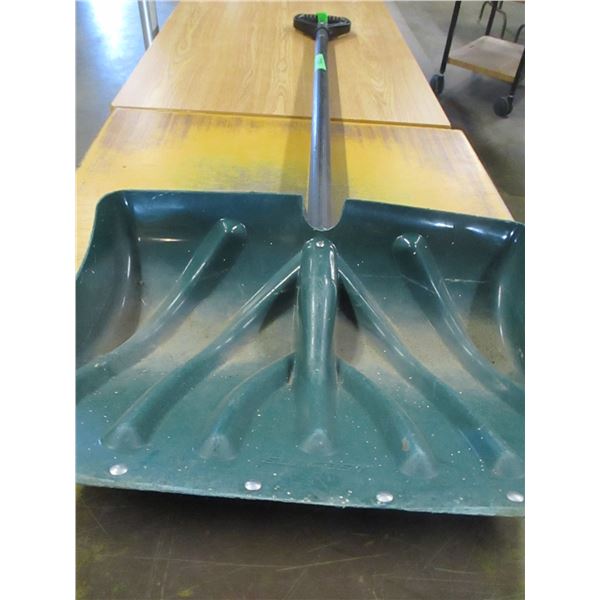 ESTATE:  STRAIGHT HANDLE SNOW SHOVEL