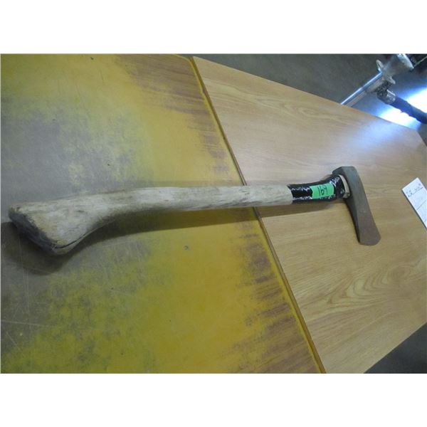 ESTATE:  2 1/2 LB AXE