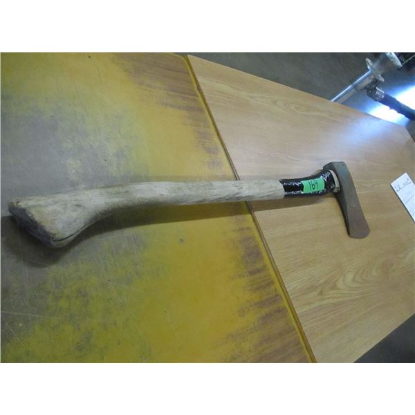 ESTATE:  2 1/2 LB AXE