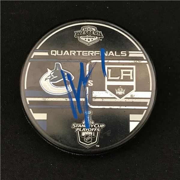 ROBERTO LUPNGO SIGNED VANCOUVER CANUCK HOCKEY PUCK (GCG HOLO)