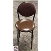Image 2 : 17 LEATHERETTE / FABRIC BAR HEIGHT CHAIRS