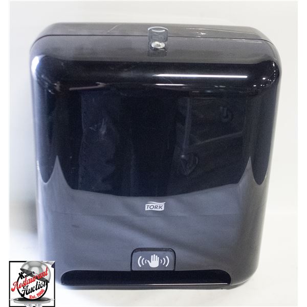 TORK AUTOMATIC WALL MOUNT PAPER TOWEL DISPENSER