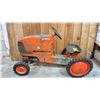 Image 2 : KUBOTA KIDS RIDE ON TRACTOR *REAR WHEEL NEEDS REPAIR*