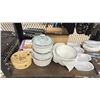 Image 2 : SHELF OF ASSORTED GLASSWARE INCLUDING CASSEROLE DISH, SERVING PLATES, PLACEMATS & MORE