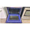 Image 2 : ELECTROLUX STAINLESS STEEL ELECTRIC STOVE WITH CONVECTION OVEN