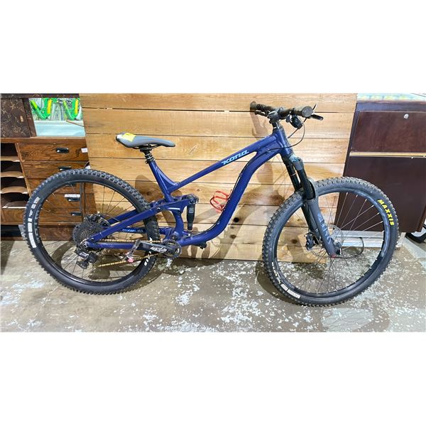 KOMA 10 SPEED BIKE (RUSTED CHAIN, REAR WHEEL DETACHED)