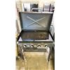 Image 2 : BLACKSTONE PATIO COLLECTION PORTABLE OUTDOOR PROPANE GRIDDLE 2380NA (MINOR WHEEL ISSUES)