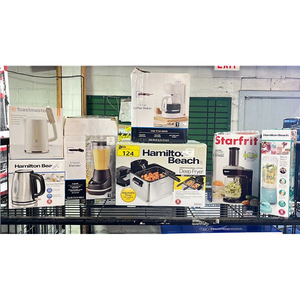 SHELF OF ASSORTED ITEMS INCLUDING; HAMILTON HEACH PORTABLE CORDLESS BLENDER, HAMILTON BEACH