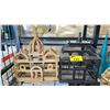 Image 2 : SHELF OF ASSORTED BIRD CAGES & CHRISTMAS DECOR