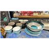 Image 2 : SHELF OF ASSORTED DINNERWARE