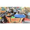 Image 1 : PALLET OF ASSORTED ITEMS INCLUDING; LIGHTING, BEDDING, AIR FRYER & MORE (UNKNOWN WORKING CONDITION,
