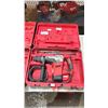 Image 4 : MILWAUKEE 1-9/16" SDS MAX ROTARY HAMMER IN A HARD TRANSPORT CASE