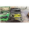 Image 4 : GREENLEE SLUG BUSTER KNOCKOUT PUNCH SET IN A HARD TRANSPORT CASE, CRIMPING TOOL, HAMMER, GREASE GUN