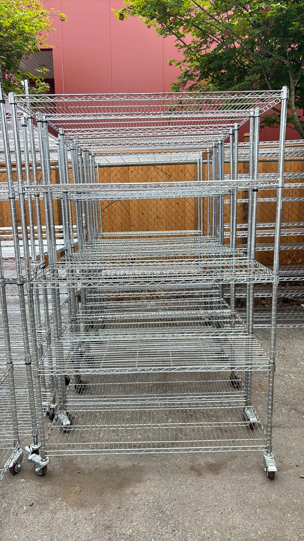 Metropolitan Line Rack MOBILE METRO STYLE RACK - Able Auctions