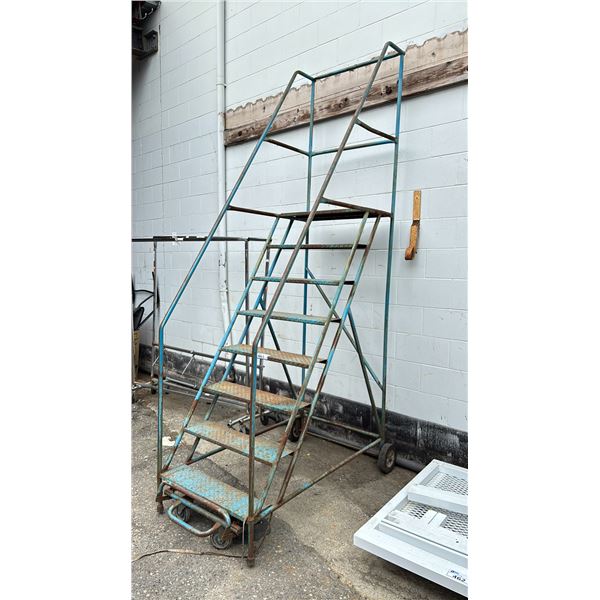 BLUE INDUSTRIAL WAREHOUSE STEPS