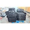 Image 2 : PALLET OF DRADER BLACK PLASTIC COMMERCIAL BREAD BASKETS