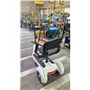 Image 2 : BINRAY WHITE 3 WHEEL ELECTRIC SCOOTER WITH KEYS & CHARGER