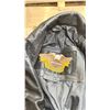 Image 2 : HARLEY DAVIDSON LEATHER JACKET XXL + RIDING GEAR, INCLUDES JIMMY ROAD IRON GLOVES, HELMET