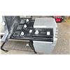Image 3 : WEBER STAINLESS STEEL PROPANE GRILL