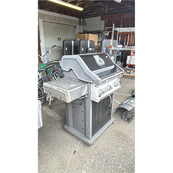 NAPOLEAN STAINLESS STEEL PROPANE GRILL