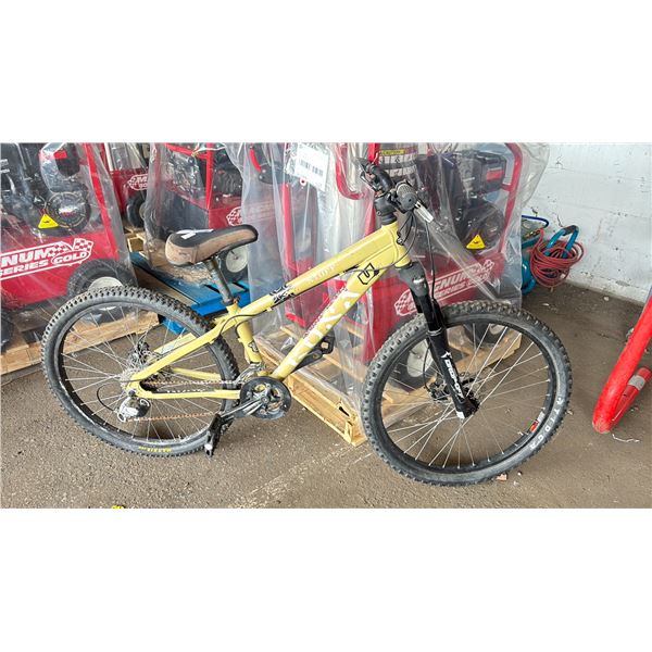YELLOW NO NAME 16 SPEED MOUNTAIN BIKE WITH DISC BRAKES