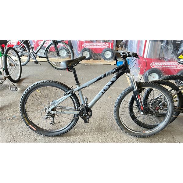 STP2 BLACK/GREY 16 SPEED MOUNTAIN BIKE WITH DISC BRAKES