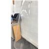 Image 5 : METAL DESK, FILE ORGANIZERS & CURVED PLEXIGLASS PIECE 98"H