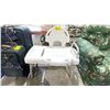 Image 1 : INVACARE 9670 BATHTUB TRANSFER BENCH