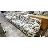 Image 1 : WHITE & FLORAL FABRIC UPHOLSTERED SOFA & LOVESEAT WITH CUSHIONS