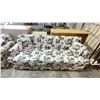 Image 2 : WHITE & FLORAL FABRIC UPHOLSTERED SOFA & LOVESEAT WITH CUSHIONS