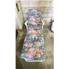 Image 2 : PATIO LOUNGER CHAIR WITH FLORAL FABRIC CUSHION