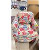 Image 2 : SMALL FLORAL MOTIF FABRIC LOUNGE CHAIR WITH OTTOMAN & THROW CUSHION