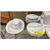 Image 2 : 35-PC JOHANN HAVILAND BAVARIA BONE CHINA SET