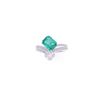 Image 1 : Freeform 2.07ct Emerald & Diamond Platinum Ring