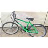 Image 2 : MOUNTAIN WERKS SAWTOOTH GREEN/BLACK 18 SPEED MOUNTAIN BIKE