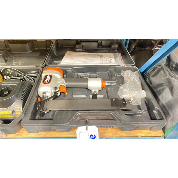 PASLODE PNEUMATIC 1-1/2" NARROW CROWN FINISH STAPLER MODEL N18-150 IN HARD TRANSPORT CASE