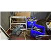 Image 3 : HEAVY-DUTY CART WITH PALLET, HOSE, BROOM, STEP LADDER, 2 BINS OF METAL SCRAPS
